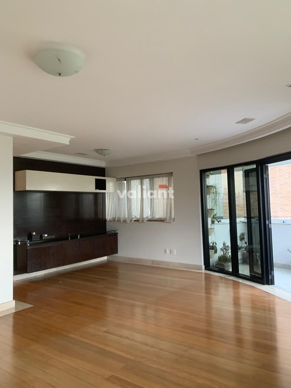 Apartamento 3 suítes e 4 vagas 184m² em Moema/SP