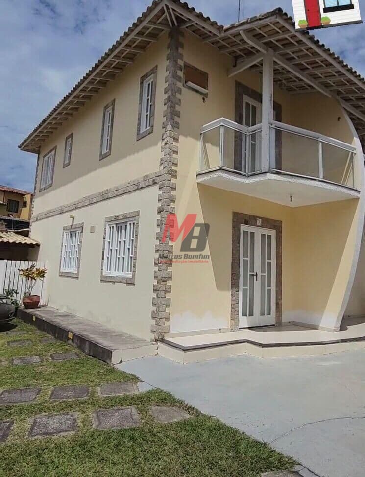 Casa Duplex em Condomínio com piscina Peró