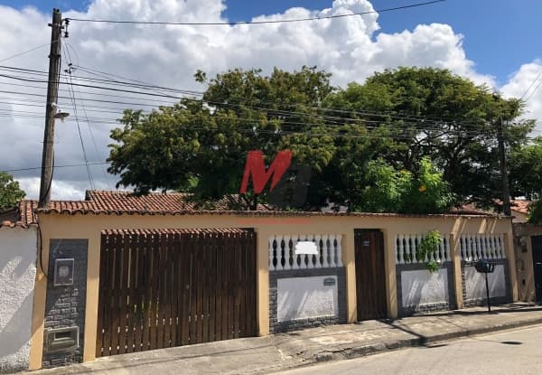 Casa Padrão, no Caminho de Búzios, em Cabo Frio/RJ