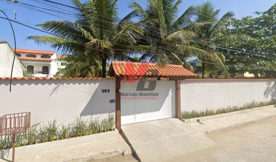 Duas casas em terrenão na Praia do Peró