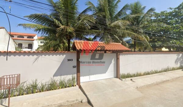 Duas casas em terrenão na Praia do Peró