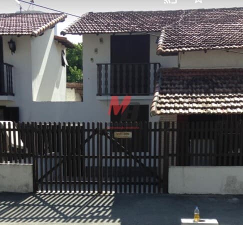 Casa Padrão em Condomínio no Peró a menos de 50 mts da Praia