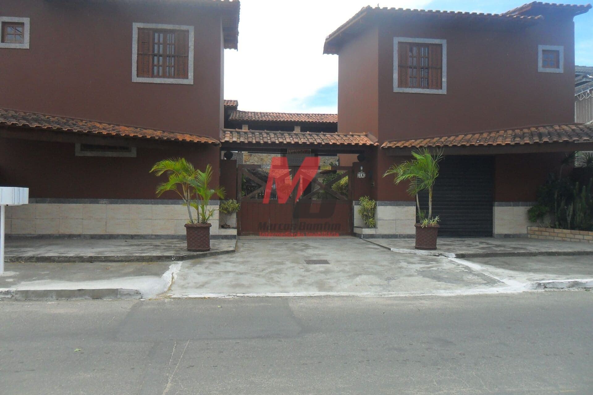 Casa Alto Padrão Ogiva com Casa Principal, 2 Edículas e 1 Loft