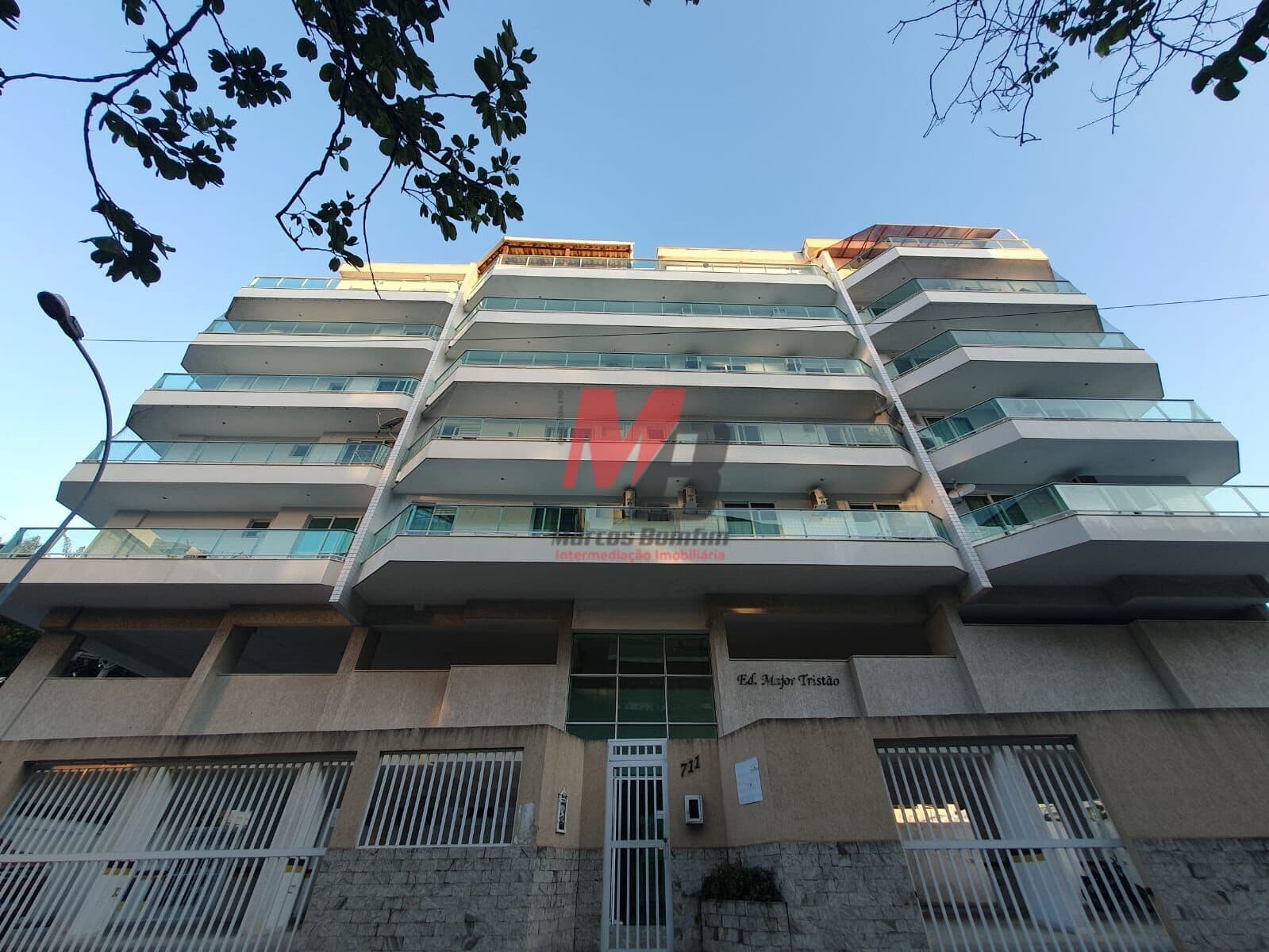 Cobertura 4 quartos sendo 3 suites
