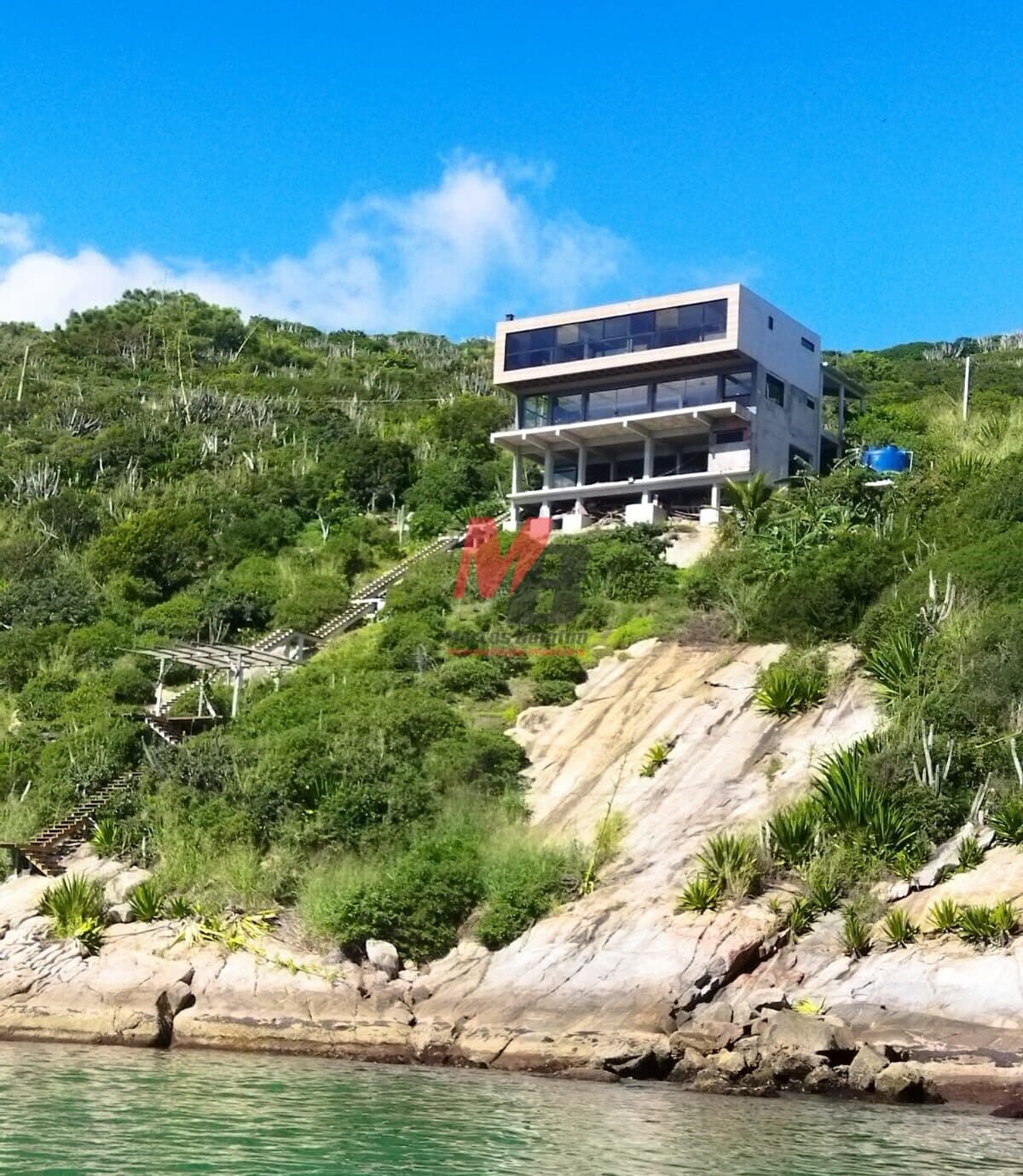 Casa triplex com vista e saída para o mar