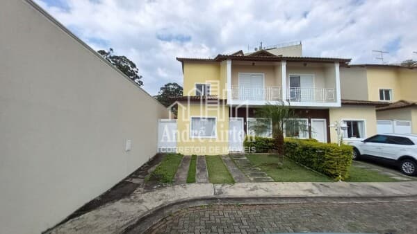Casa em Condomínio com 3 dormitórios