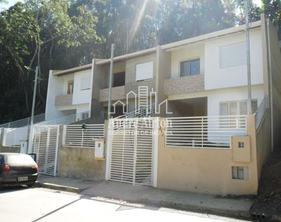 Casa 3 dormitórios em São Lourenço da Serra