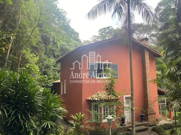 Casa em Condomínio Jd. Petrópolis