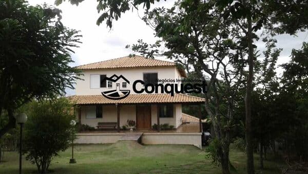 Linda Casa em Condomínio Fechado 04 Quartos com 02 suítes