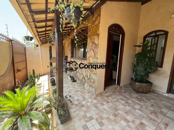 Casa 4 Quartos com suíte, 03 vagas de garagem