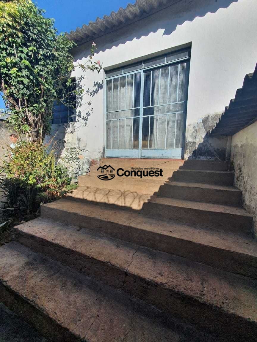 Lote 360m² com uma construção antiga