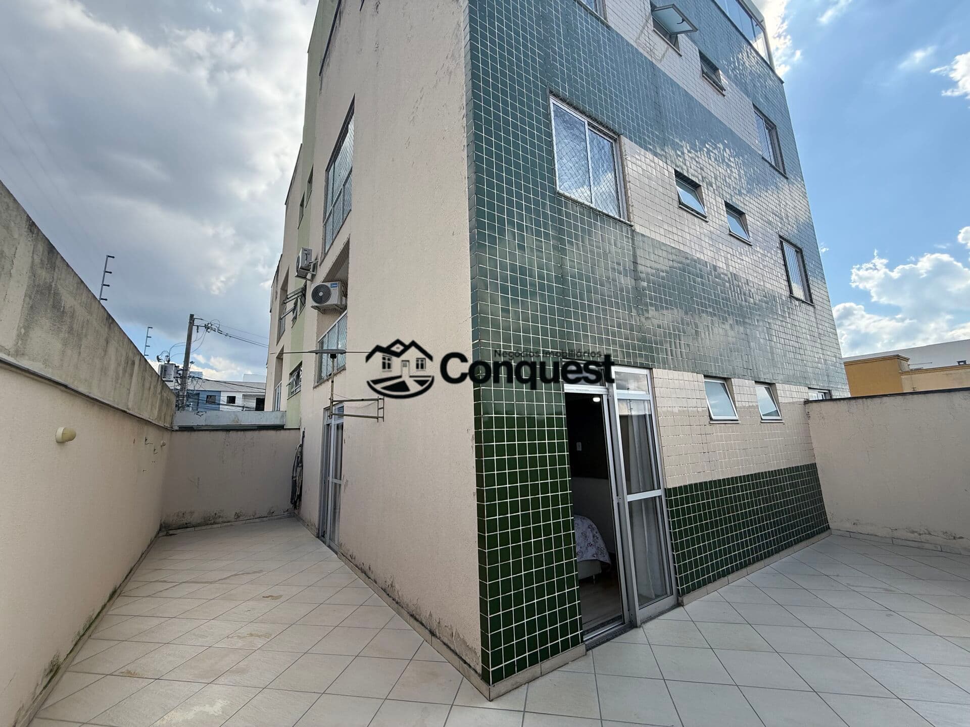 Vendo Área Privativa 3 Quartos com 1 suíte , 02 vagas paralelo, Bairro Europa, Contagem !
