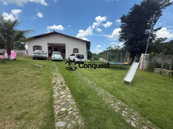 Linda Casa a Venda no Condomínio Vale do Ouro, 04 Quartos com 02 suítes
