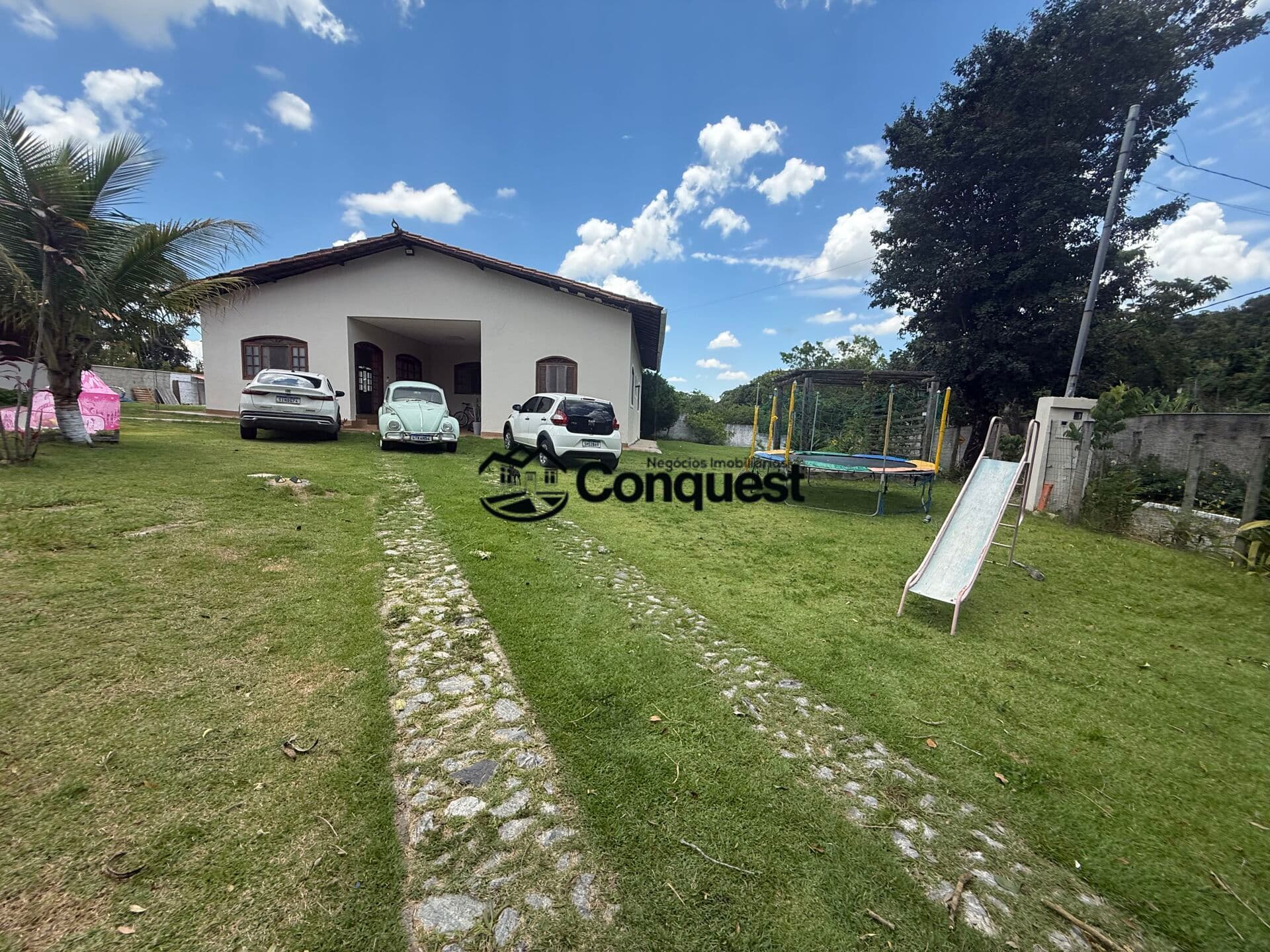 Linda Casa a Venda no Condomínio Vale do Ouro, 04 Quartos com 02 suítes
