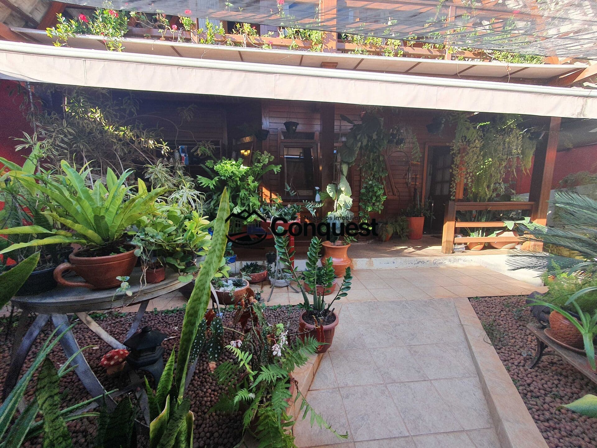 Belíssima Casa toda Colonial onde somam uma estrutura de madeira tauari