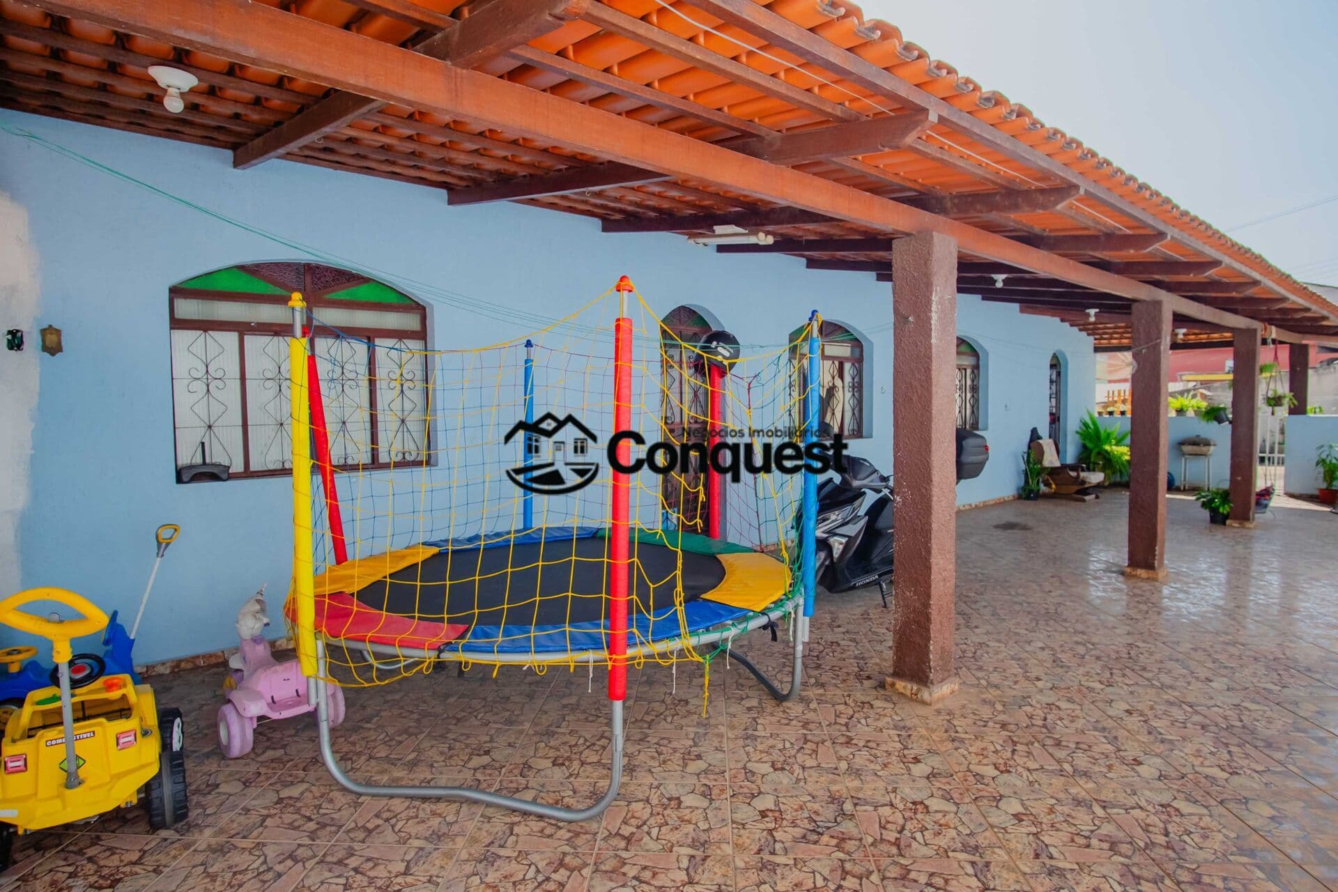 Vendo Casa Linear lote 360m², 4 Quartos, 1 suíte, Bairro Universal, Betim (Divisa Contagem) !
