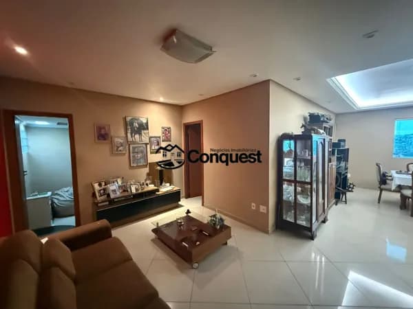 Casa de 3 quartos sendo 2 suítes, lotes 360 metros, 10 vagas garagem e loja comercial !!