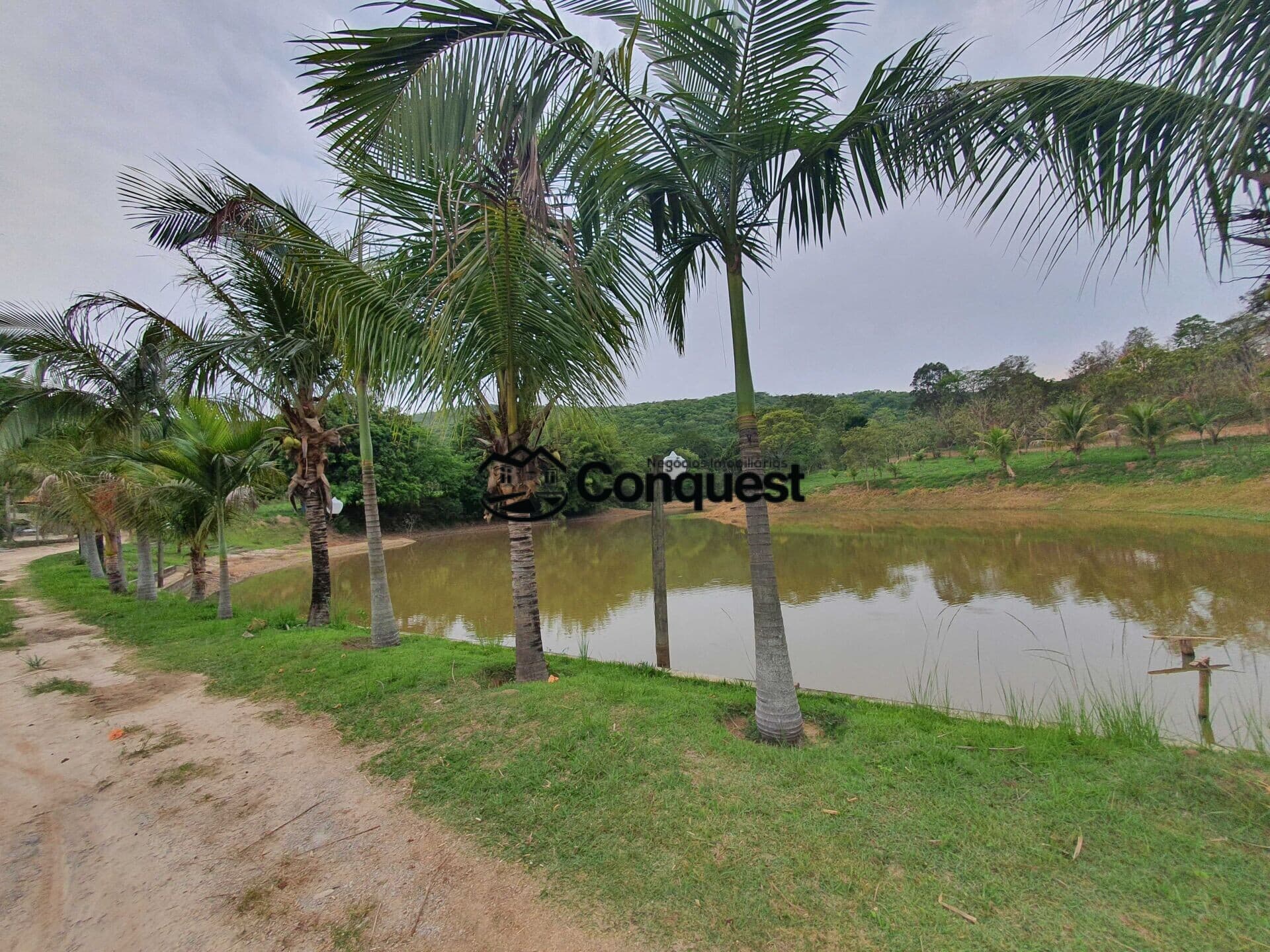 Vendo - Linda Fazenda de 13 Hectares, estruturada, grande lagoa, Esmeraldas !!