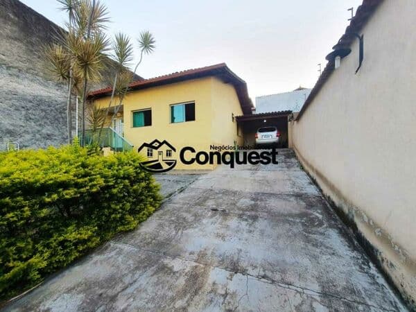 Vendo Casa Bairro Vera Cruz, Contagem de 3 Quartos e 6 Vagas de Garagem !!