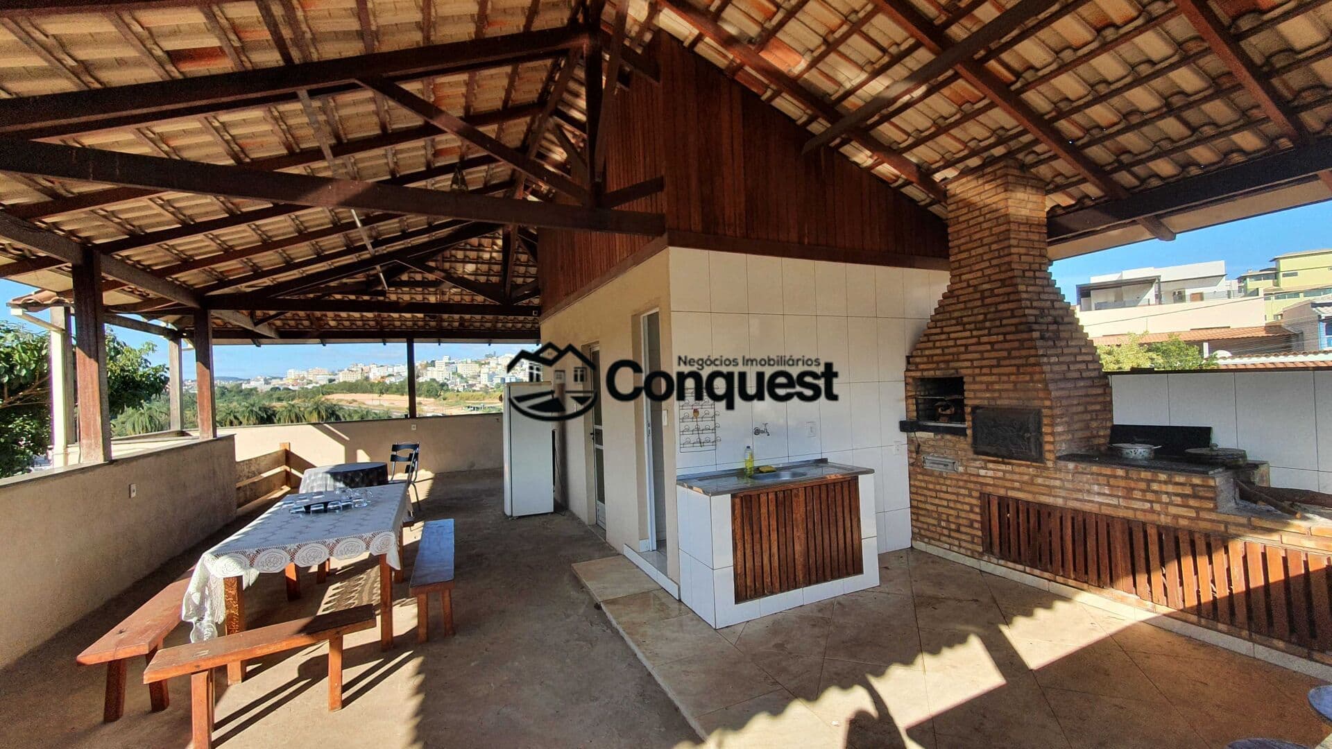 Linda Casa 04 Quartos com suíte, terraço ampla com vista, Bairro Santa Rosa, Sarzedo !
