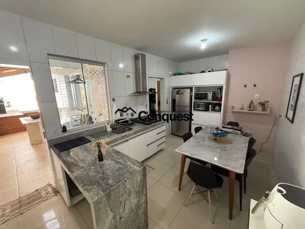Apartamento com área privativa 02 Quartos com suíte, 02 vagas paralelas