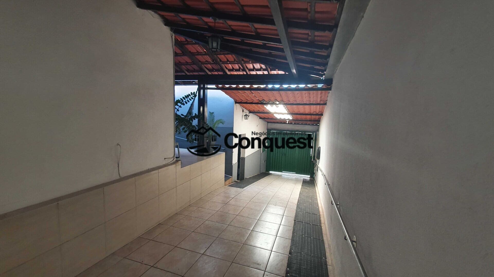 Vendo - Excelente Casa Residencial e comercial - Bairro Monte Castelo - Contagem !
