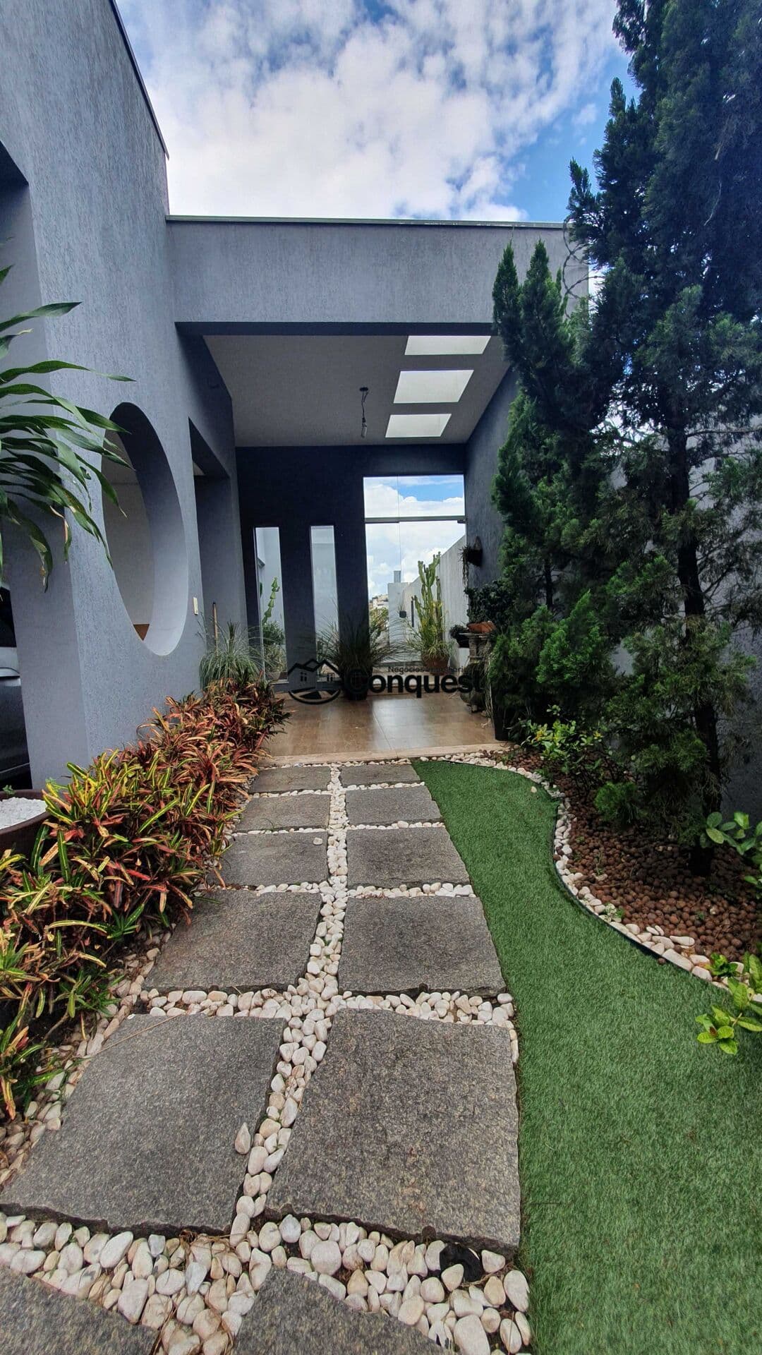 Vendo- Linda Casa 03 Quartos com suíte, Acabamento Excelente, lote 420 metros ! Bairro Riacho das Pedras, Contagem !