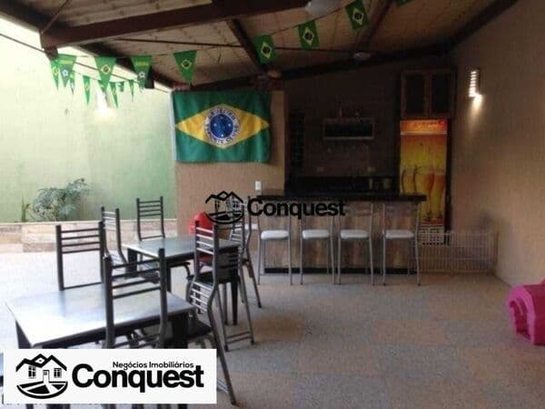 Vendo- Lindíssimo Casa 05 Quartos com uma suíte, 02 Vagas de Garagem Bairro Dimante BH
