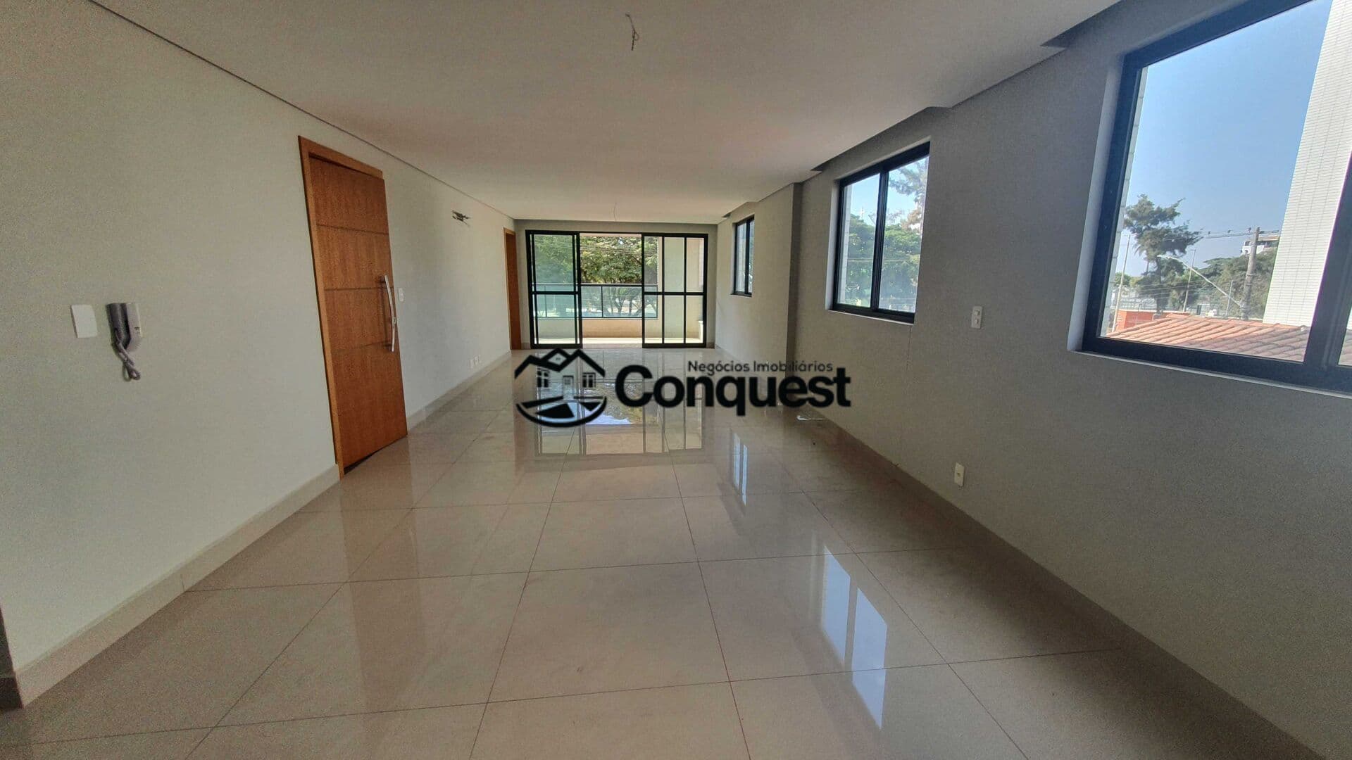 Apartamento com varanda gourmet, 03 suítes, 03 vagas de garagem