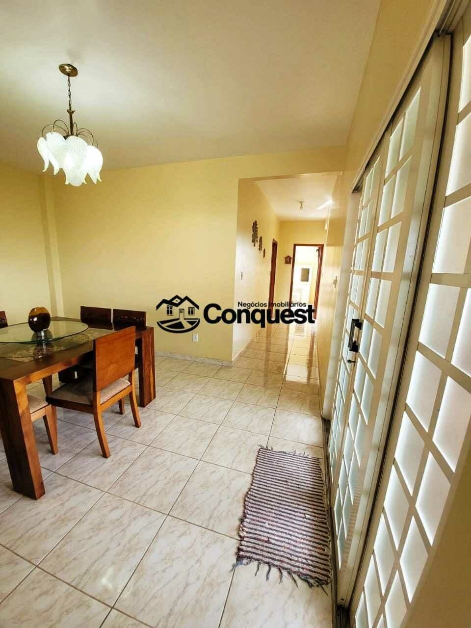02 Casas com entrada individual, 4 Vagas de garagem - Centro Sarzedo !