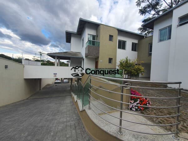 Vendo - Casa em Condomínio Fechado 03 Quartos com suíte, Bairro Centro de Contagem