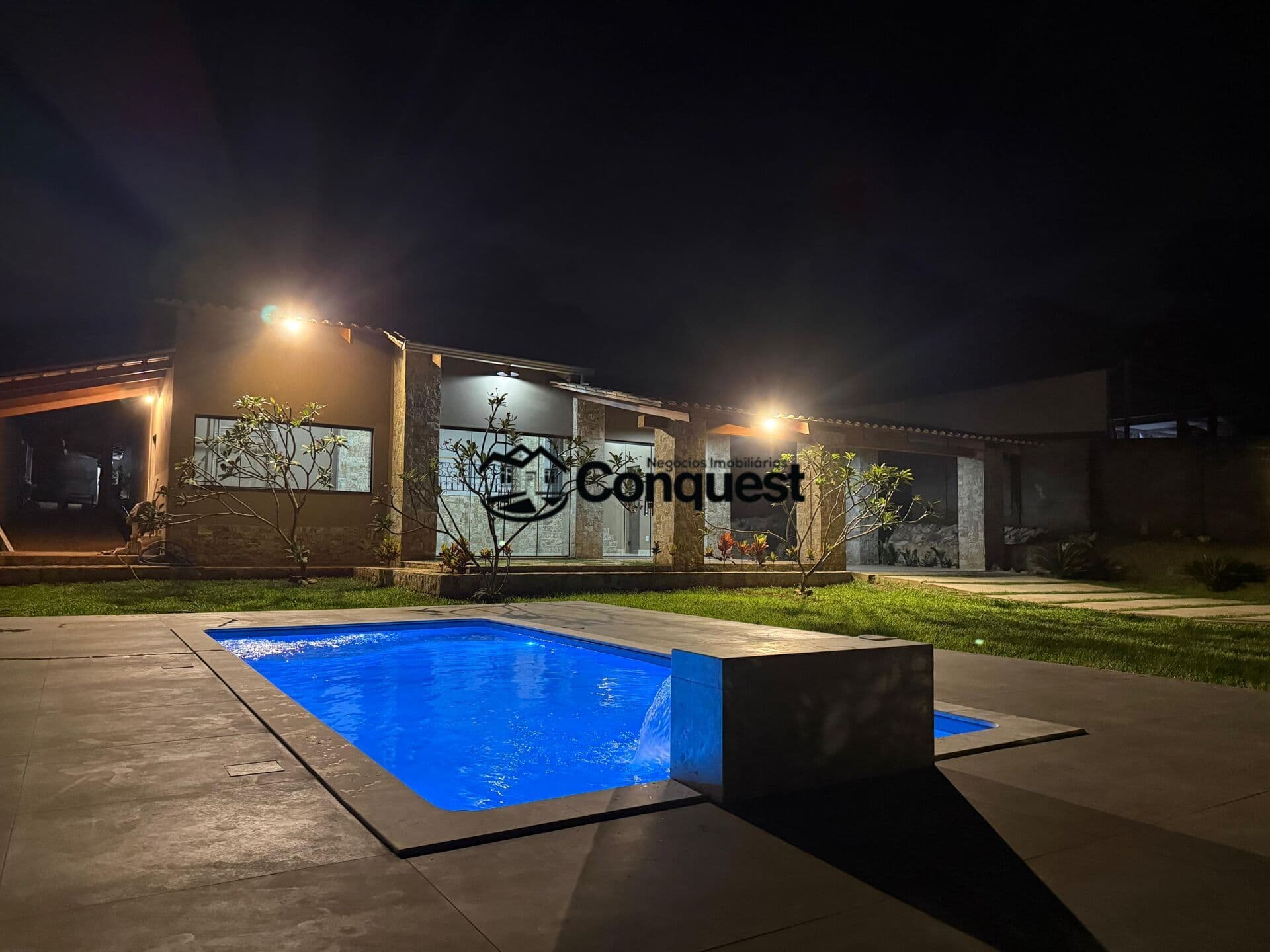 Vendo Belíssima Casa em Condomínio, Juatuba - 3 Quartos com suíte e lazer completo !