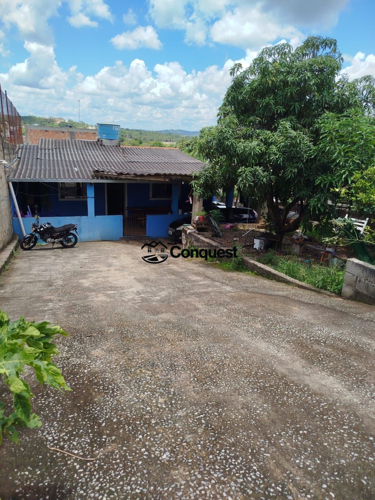 Casa em lote 360m², 02 Quartos , 03 vagas de garagem