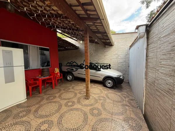Vendo Espaçosa Casa de esquina sendo 3 quartos, lote 600 metros e Loja, Bairro Granja Verde, Betim !