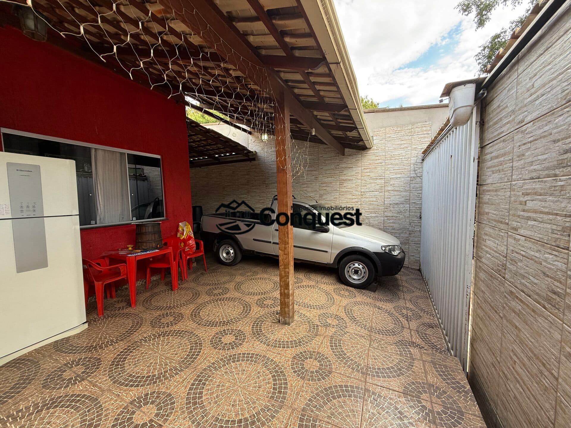 Vendo Espaçosa Casa de esquina sendo 3 quartos, lote 600 metros e Loja, Bairro Granja Verde, Betim !