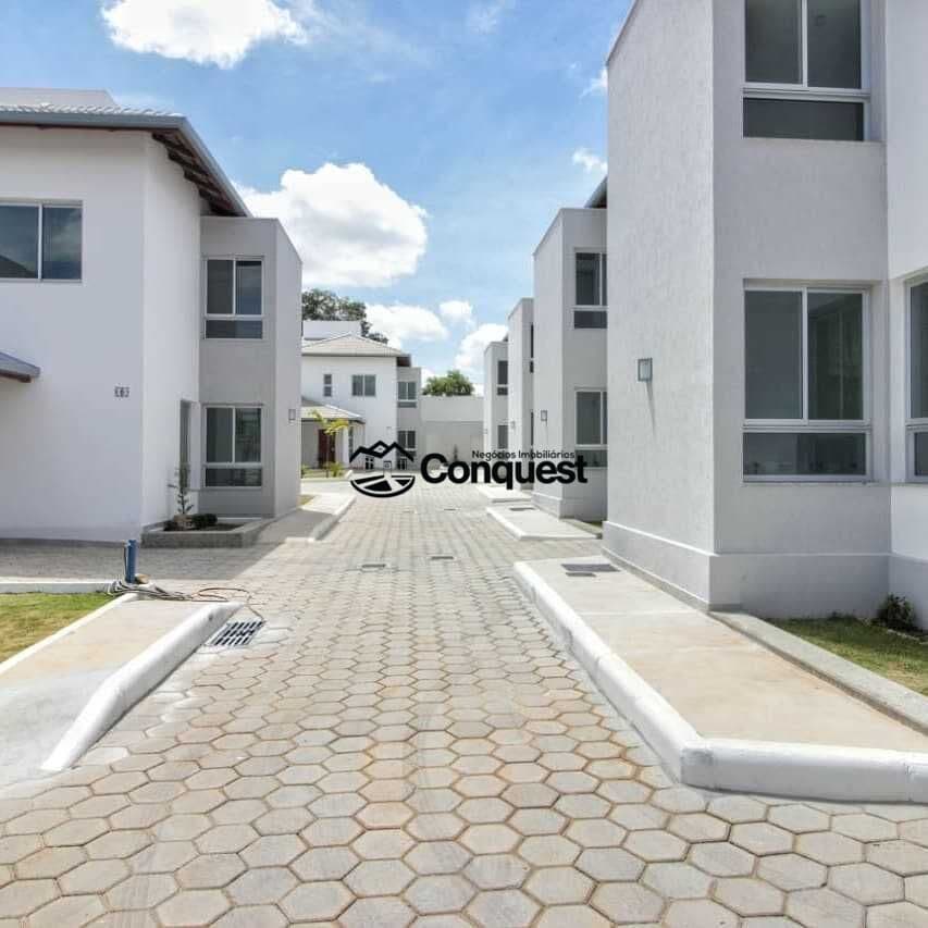 Vendo - Casa em Condomínio Fechado 03 Quartos com suíte, 02 Vagas de Garagem
