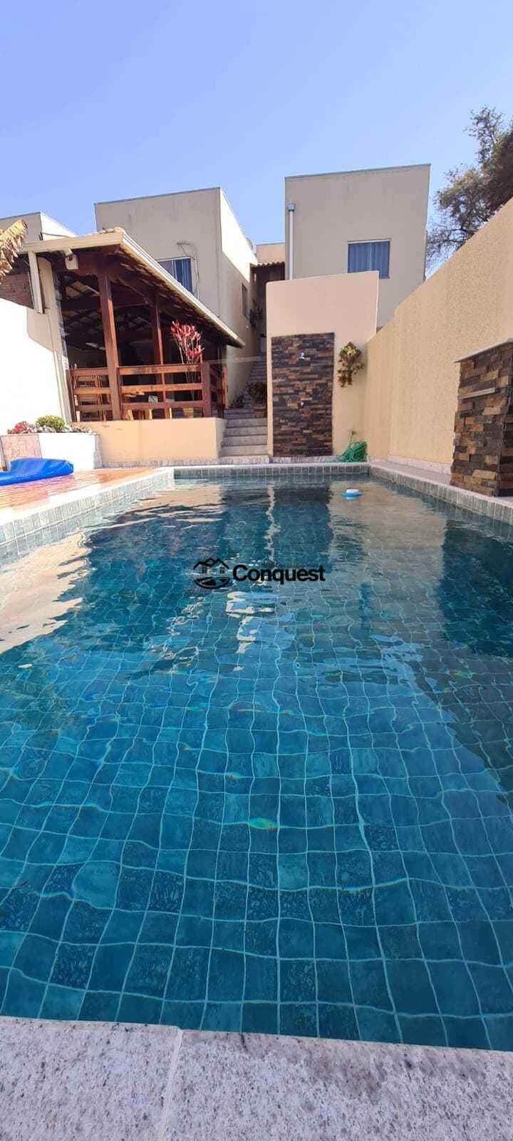 Vendo- Linda Casa 3 Quartos, 3 Vagas Garagem, Piscina - Bairro Icaivera - Betim !!
