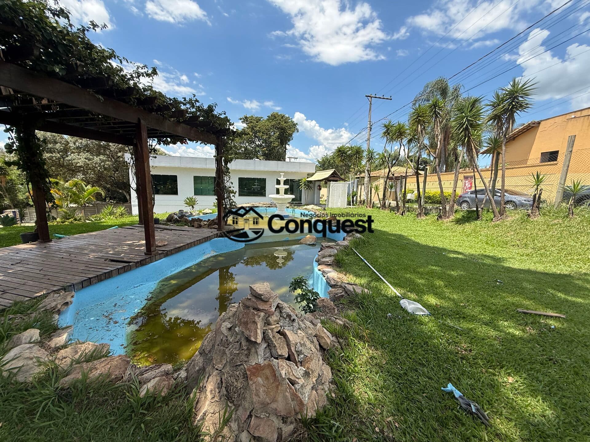 Linda Casa em Condomínio Fechado - LOte 4.000 metros - Vale do Ouro- Ribeiro das Neves !