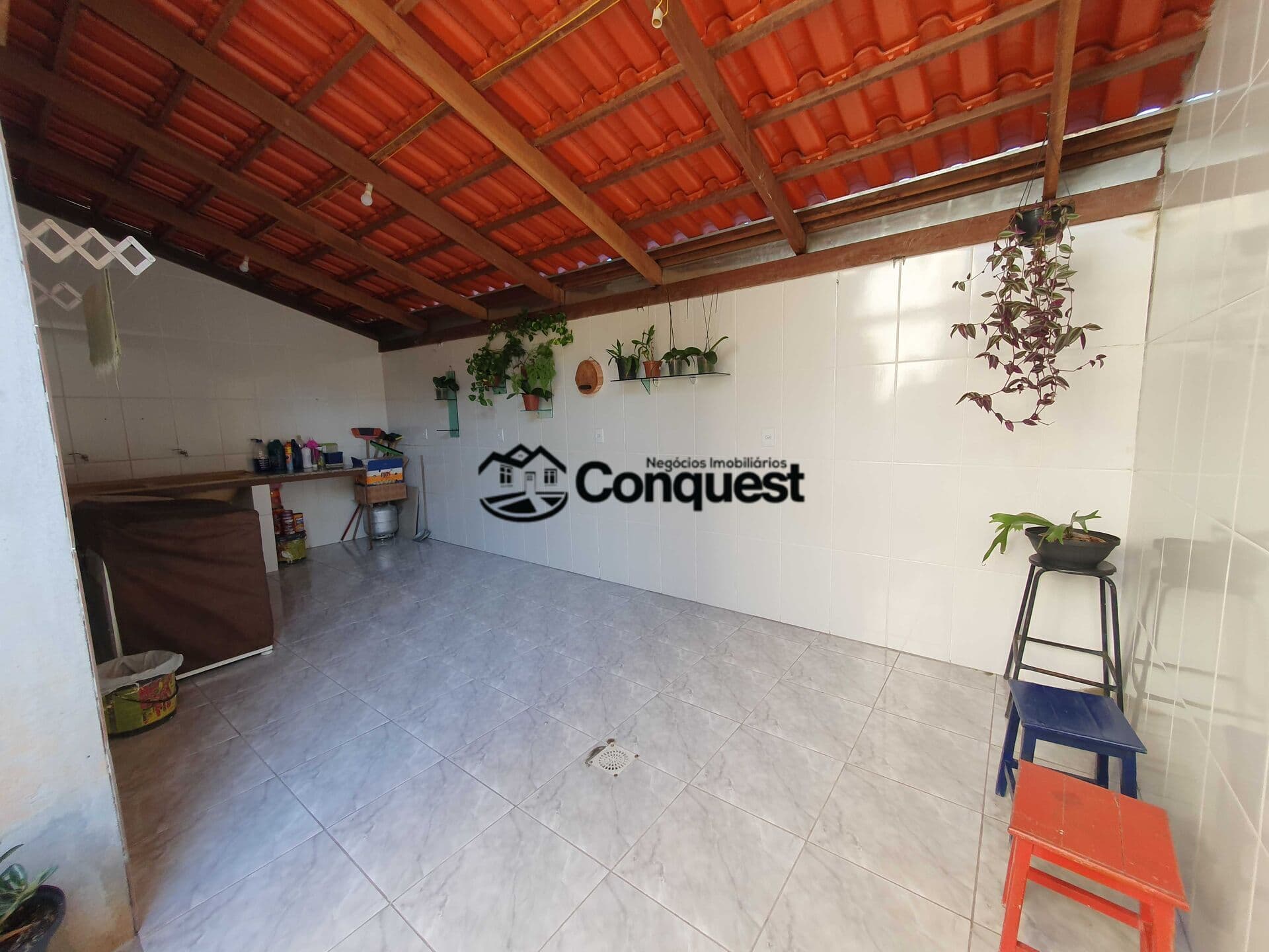 Vendo Casa Geminada 03 Quartos com suíte, 02 Vagas de Garagem - Colonial - Contagem !