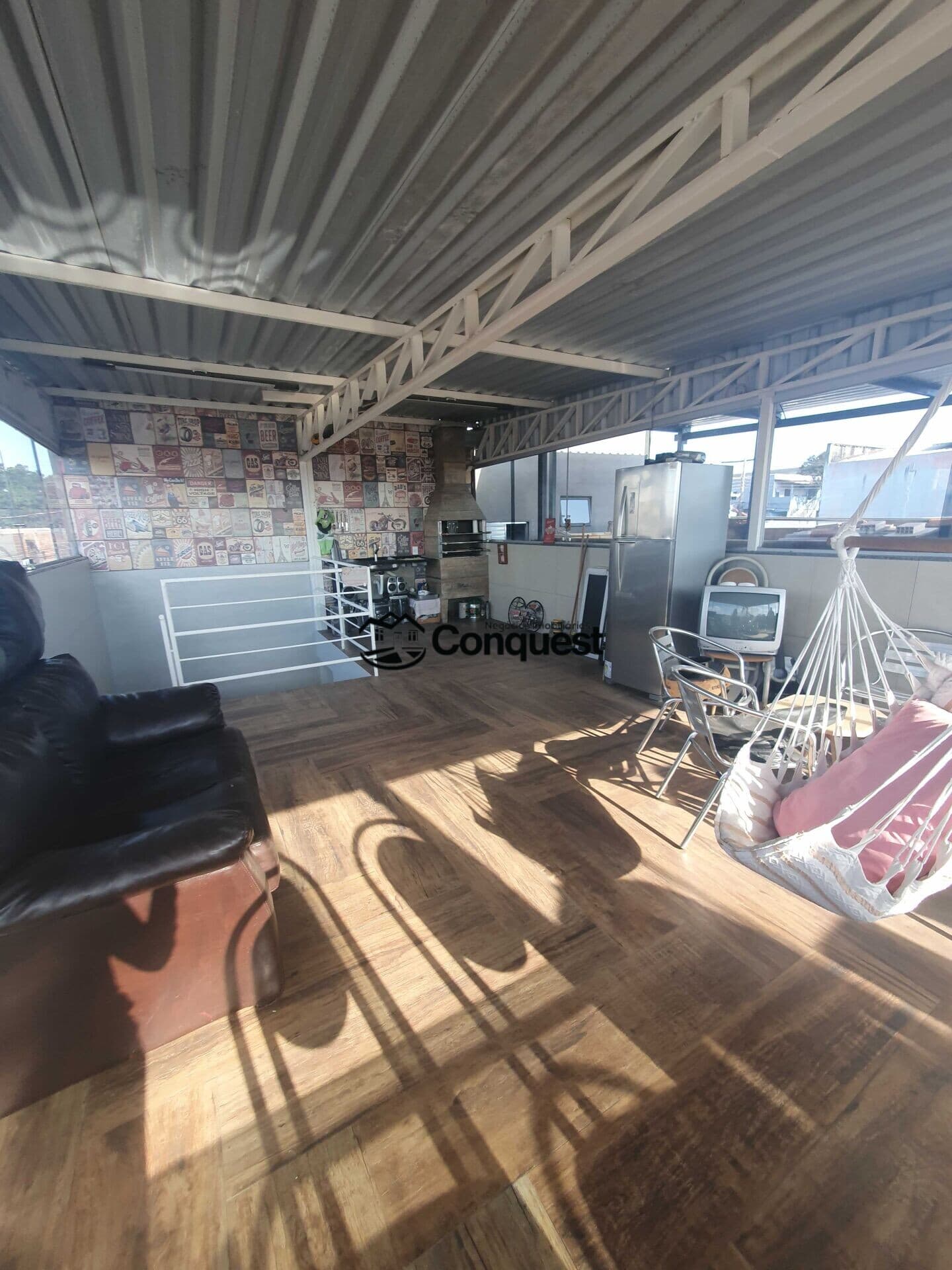 Vendo Bela Casa Geminada em Condomínio 03 Quartos com suíte, Bela Vista - Contagem !