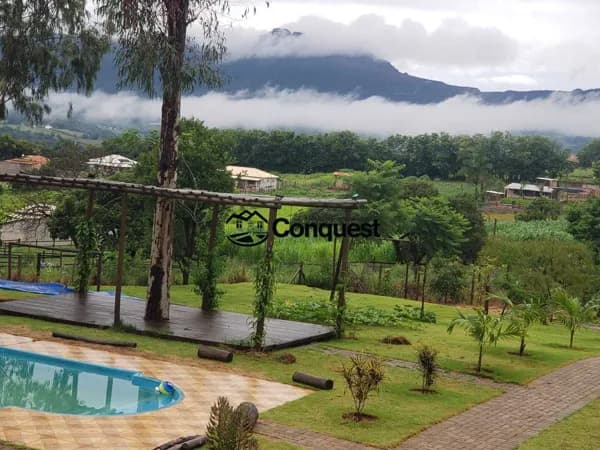 Linda Chácara Localizada no Portal Serra Azul em Igarapé - Porteira Fechada !