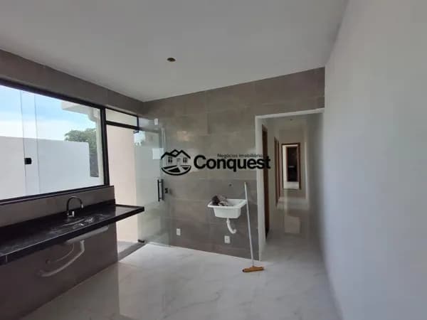 Linda Casa Geminada em lote 180metros, 03 Quartos com suíte, Icaivera, Contagem !