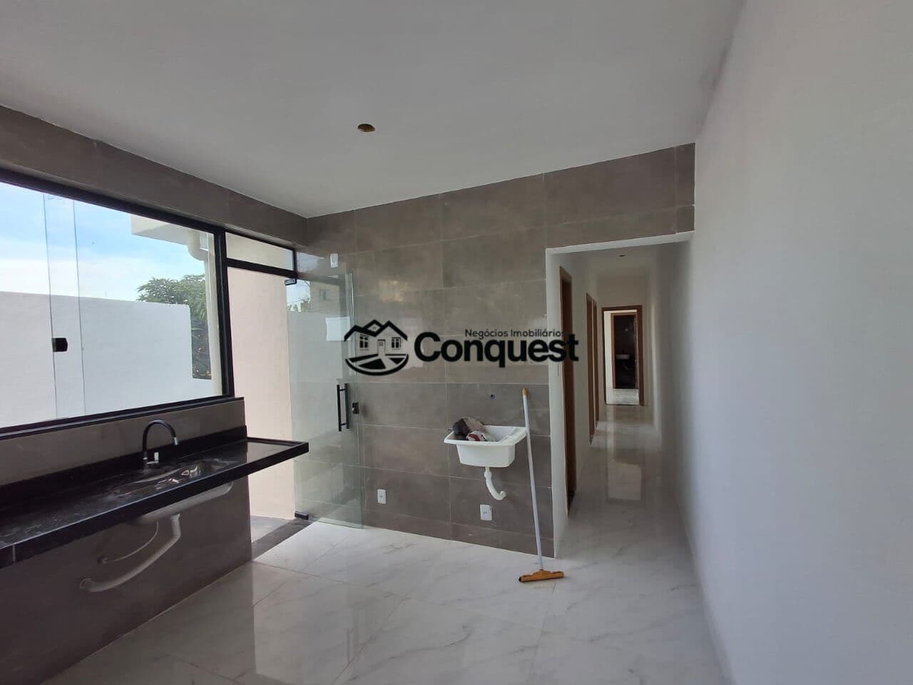 Linda Casa Geminada em lote 180metros, 03 Quartos com suíte, Icaivera, Contagem !