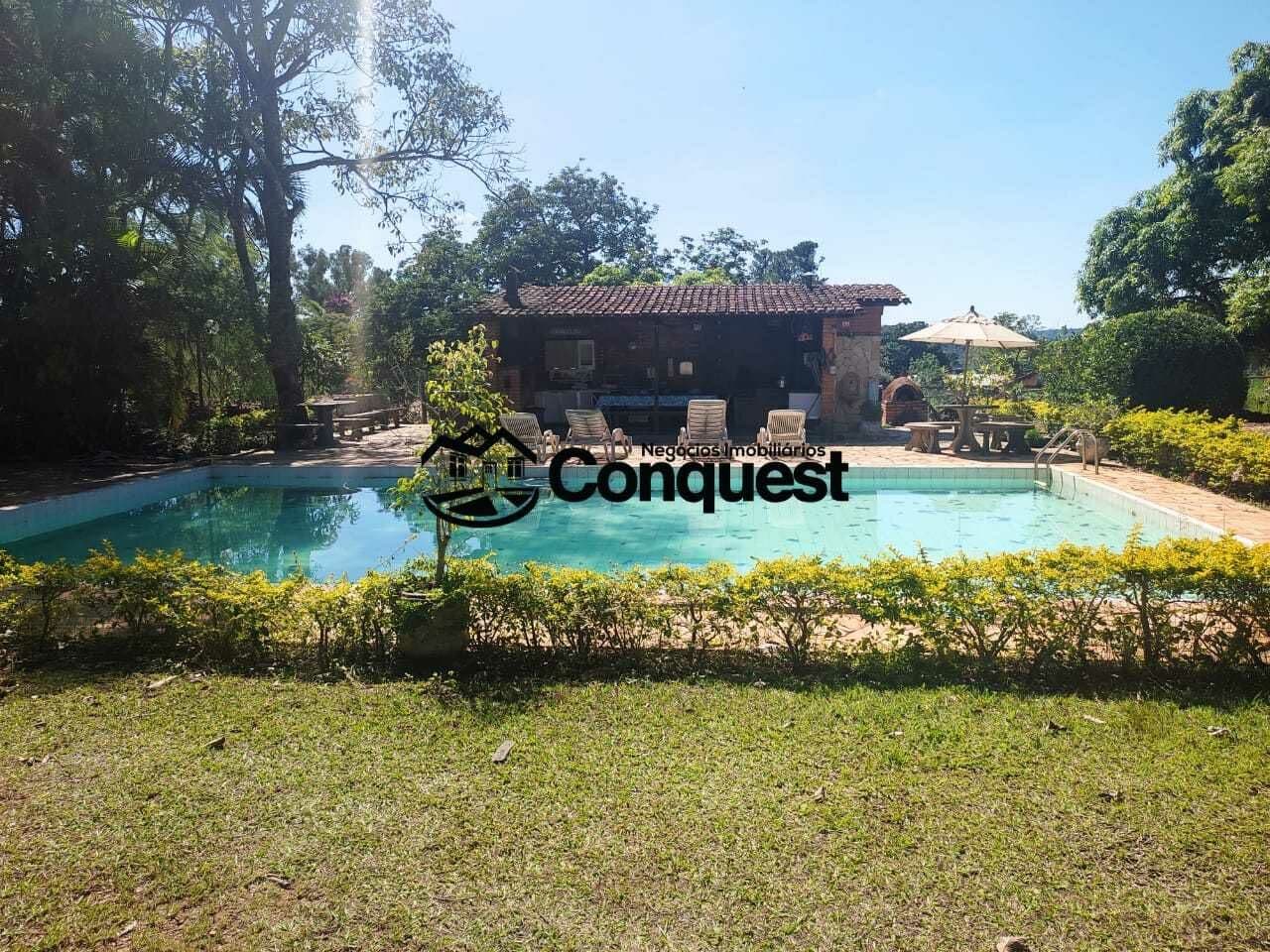 Vendo Linda casa dentro Condominio Vale Ouro lote de 3.000 metros e lazer completo !