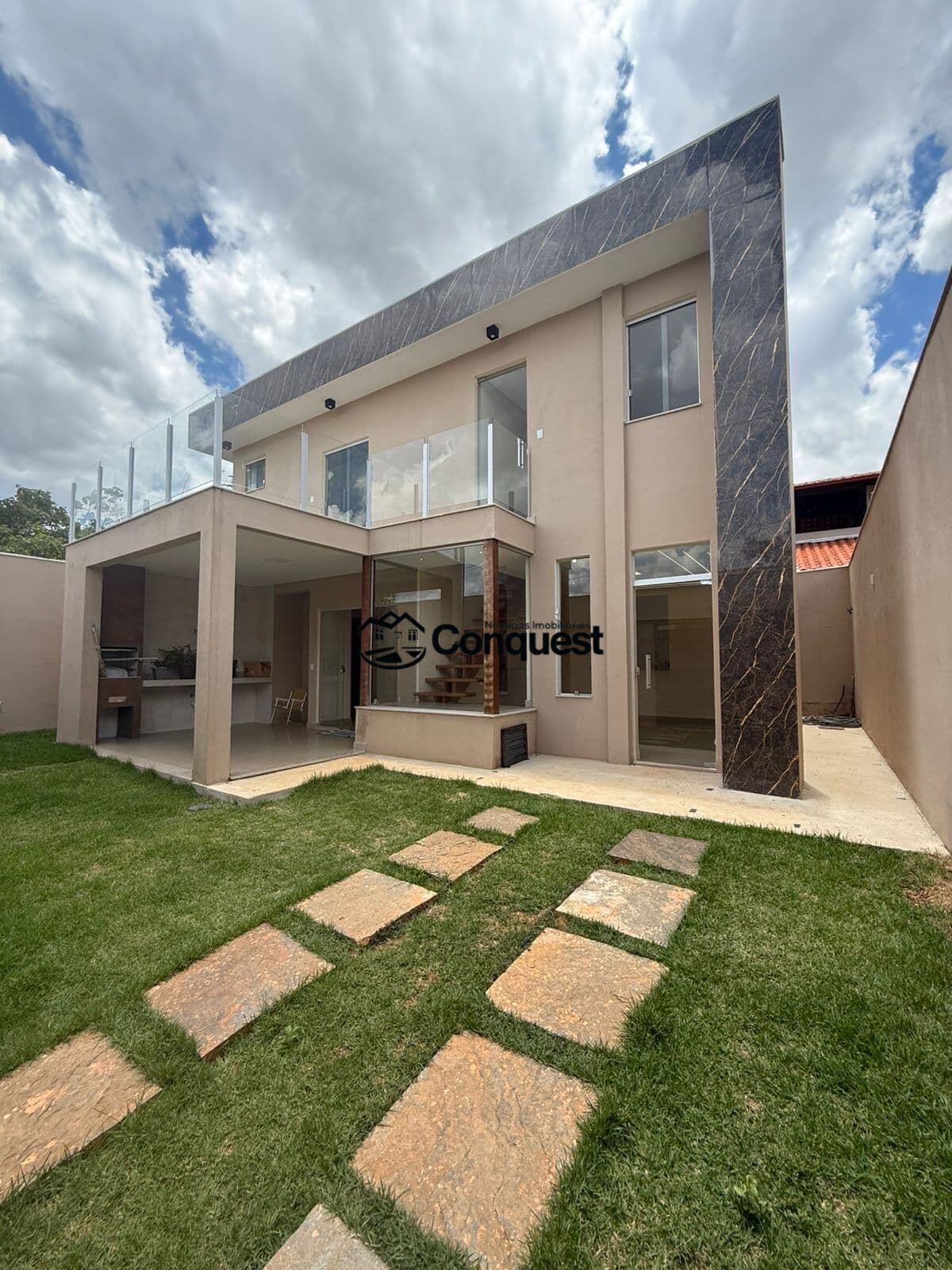 Vendo LINDA e NOVA Casa Duplex 4 Quartos com suite e semi-suite, Bairro Lundcea, Lagoa Santa !