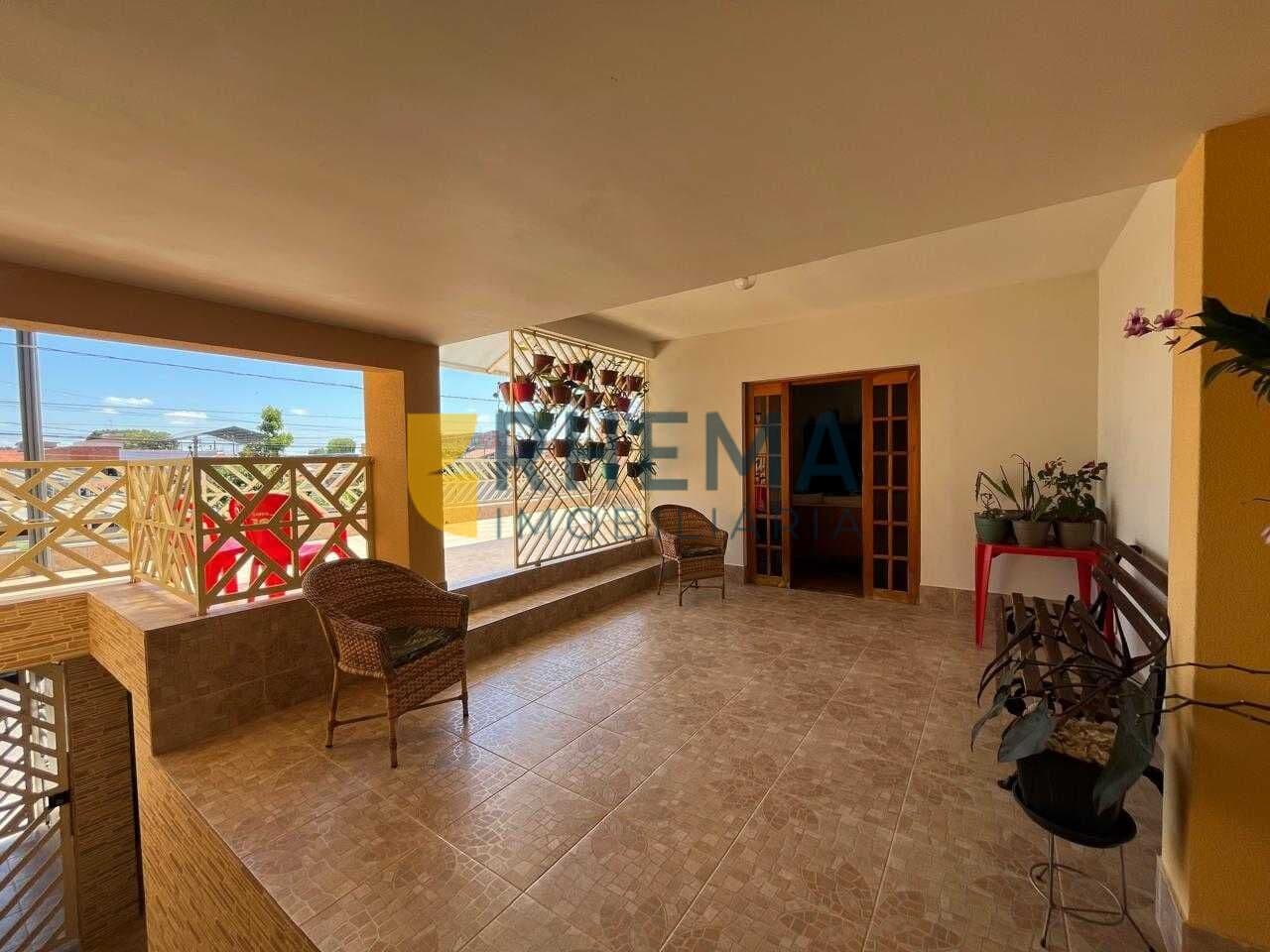 Portal de Santa Fé: Ampla Residência com 250m², 3 Dormitórios e Excelente Localização