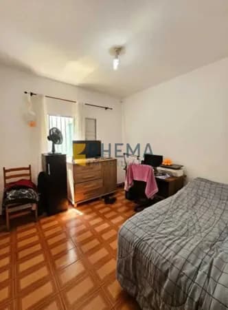 Casa com três dormitórios e grande potencial de reforma no Jardim da Fonte em Jundiaí