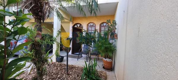 Casa de Alto Padrão com 3 Suítes e 280m2 no Centro de Louveira-SP