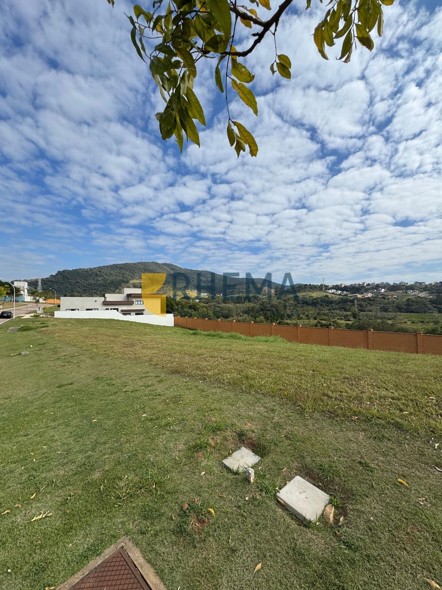 Terreno de Alto Padrão no Alphaville Jundiaí - Exclusividade e Qualidade de Vida