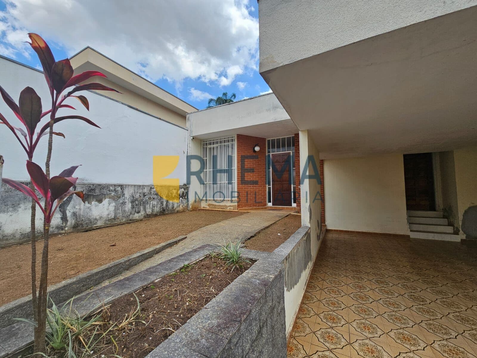CASA ESPAÇOSA NA VILA VIRGÍNIA - CONFORTO E LOCALIZAÇÃO PRIVILEGIADA